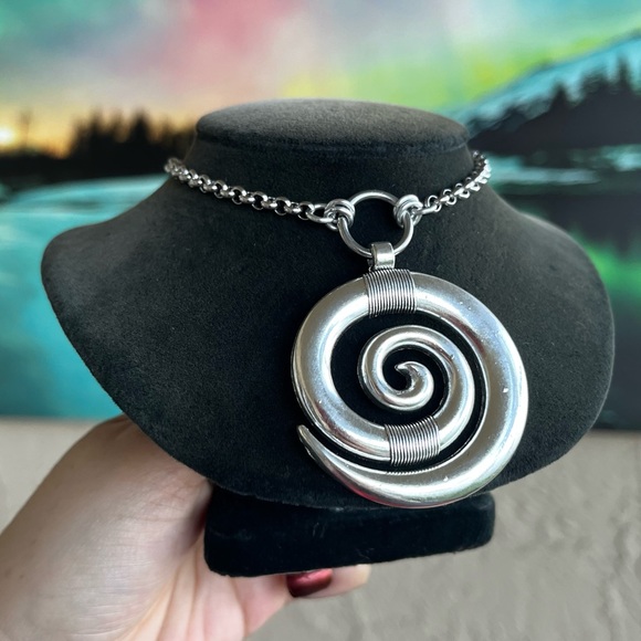Big silver plated spiral charm on Stainless steel rolo chain boho necklace - Picture 1 of 10